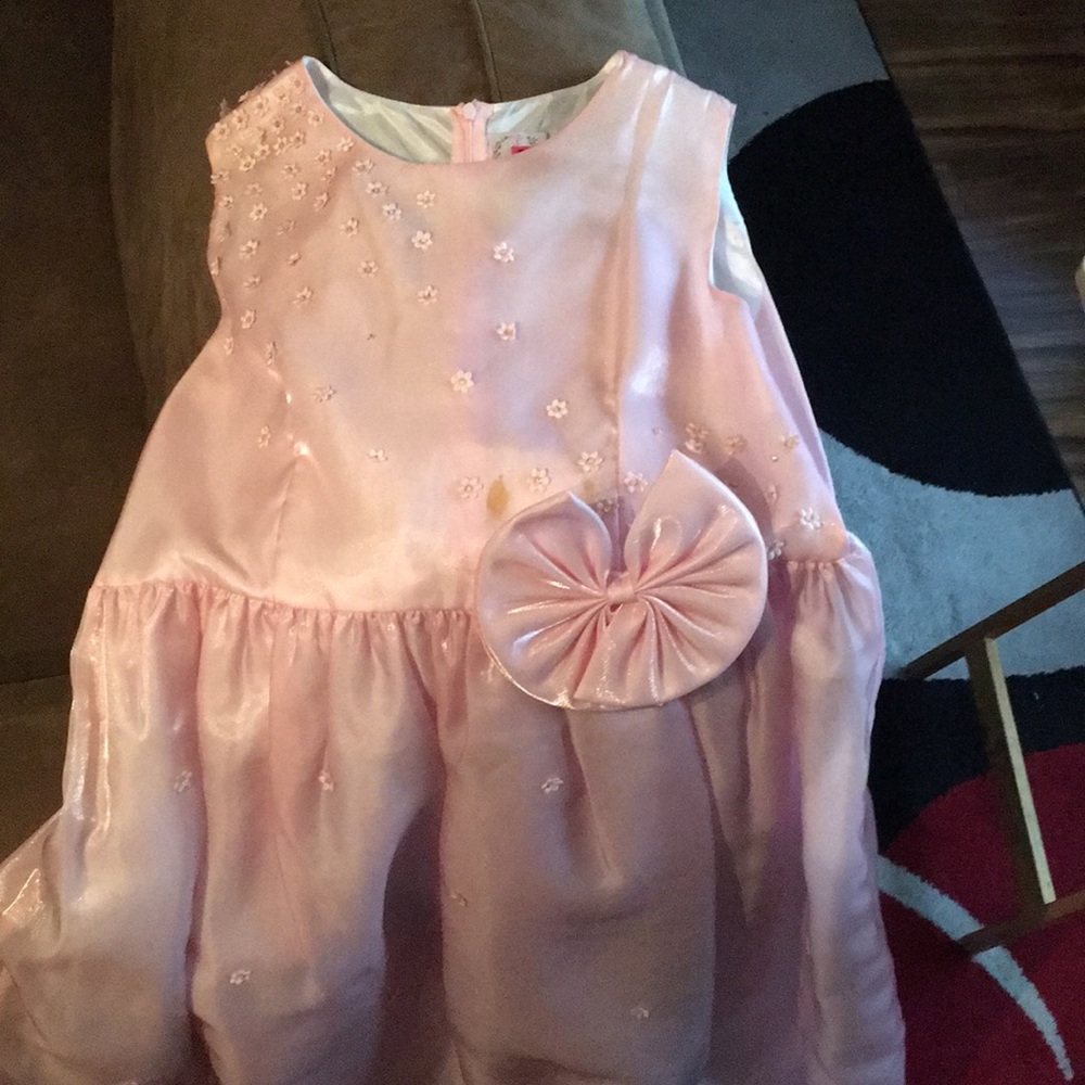 Light Pink Dress With Mini Flowers And A Bow